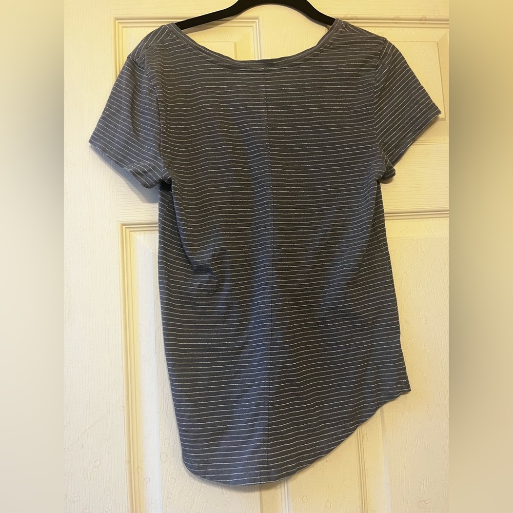 Ann Taylor Loft Vintage Soft Gray Silver Striped Pocket Tee Size XS - Picture 2 of 4